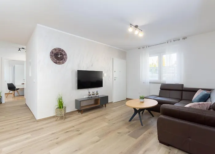 Ema&ana In Pula,istrien 풀라