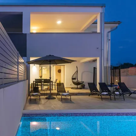 Ema&ana In Pula,istrien