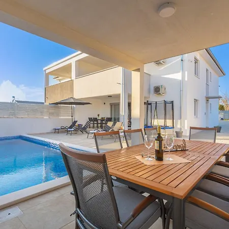 Ema&ana In Pula,istrien