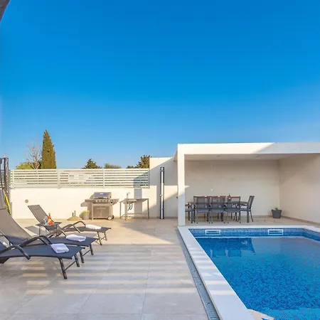 Ema&ana In Pula,istrien