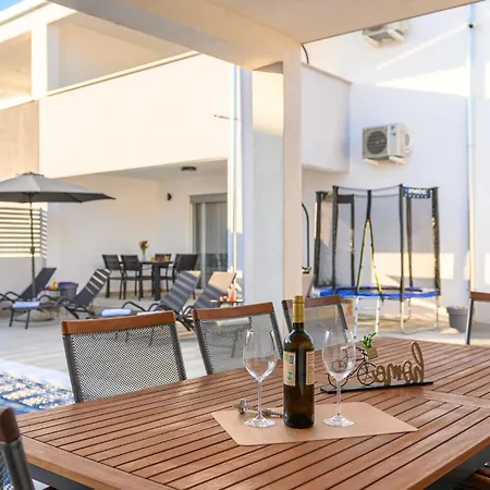 Ema&ana In Pula,istrien