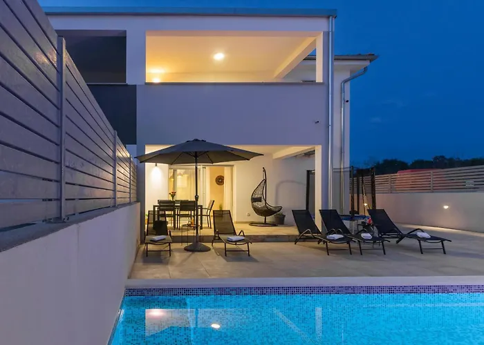 Ema&ana In Pula,istrien