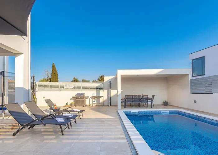 Ema&ana In Pula,istrien