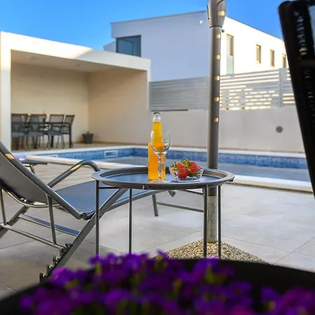 Ema&ana In Pula,istrien